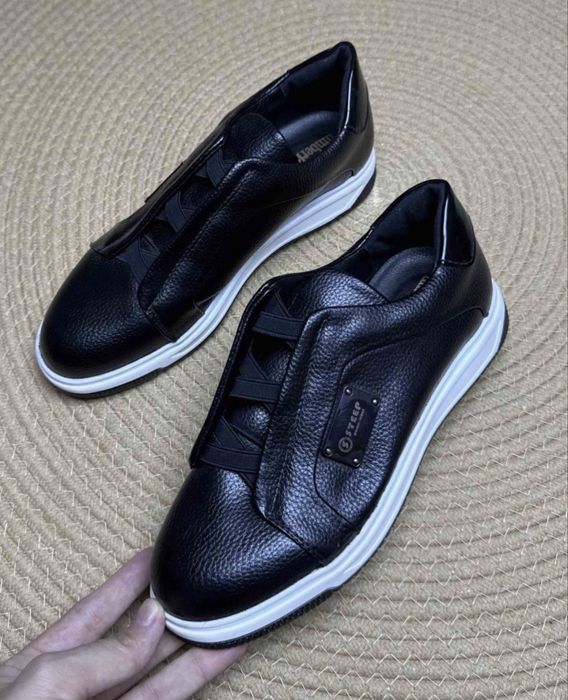 Новые кроссовки и мокасины