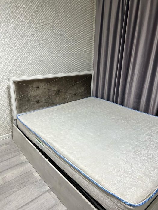 Продам двуспальную кровать