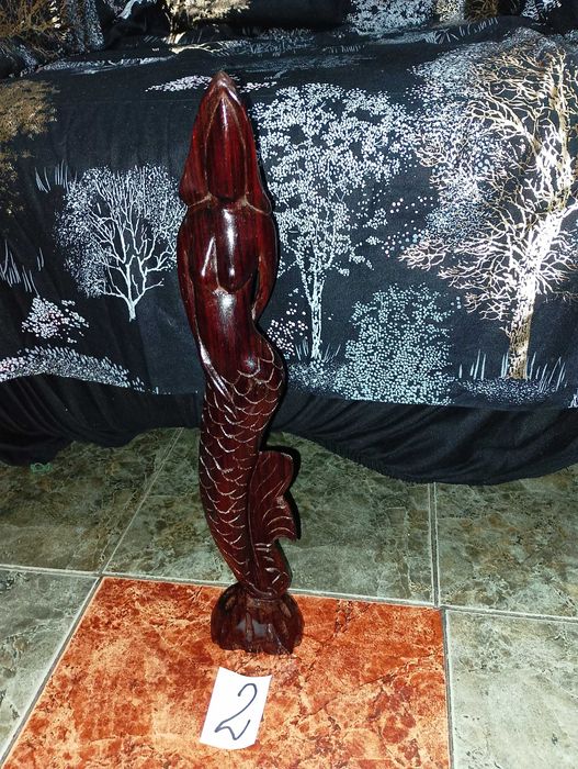 Еротични статуетки от дърво