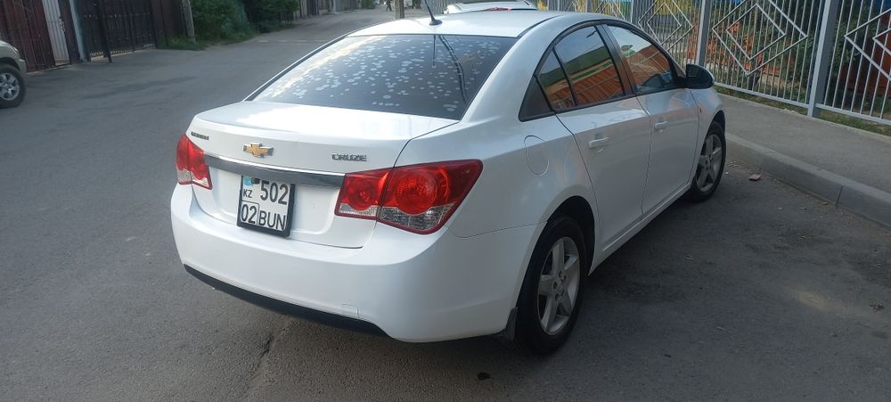 Шевроле Круз автомобиль