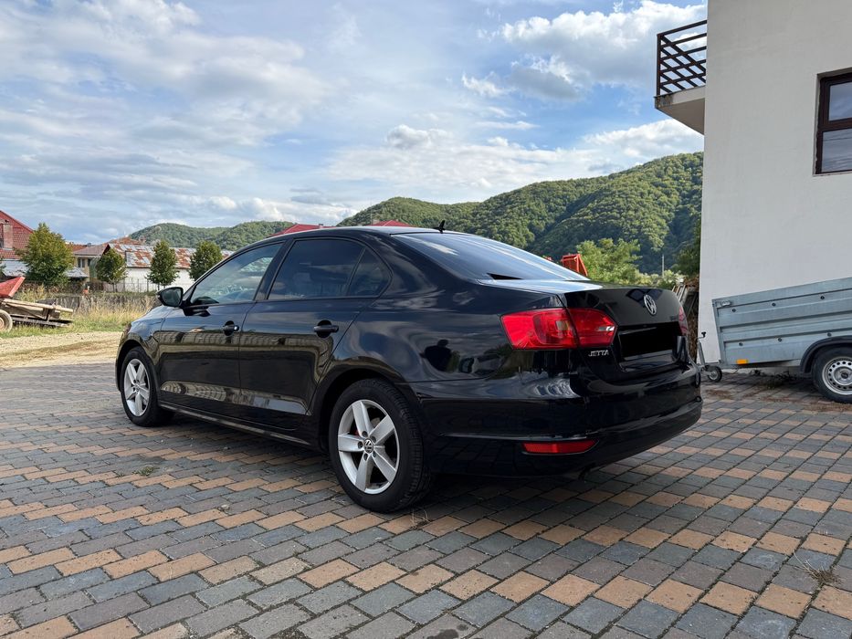 Vând Volkswagen Jetta // 2015