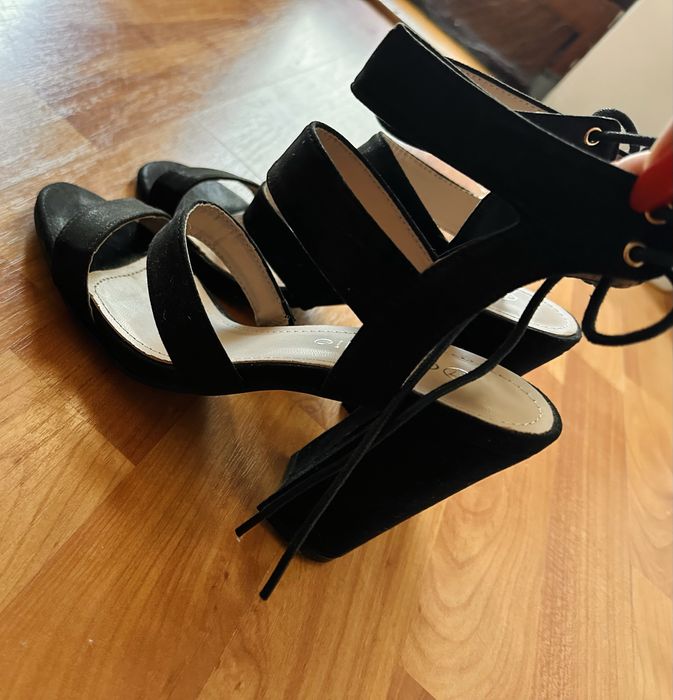 Sandale cu toc noi