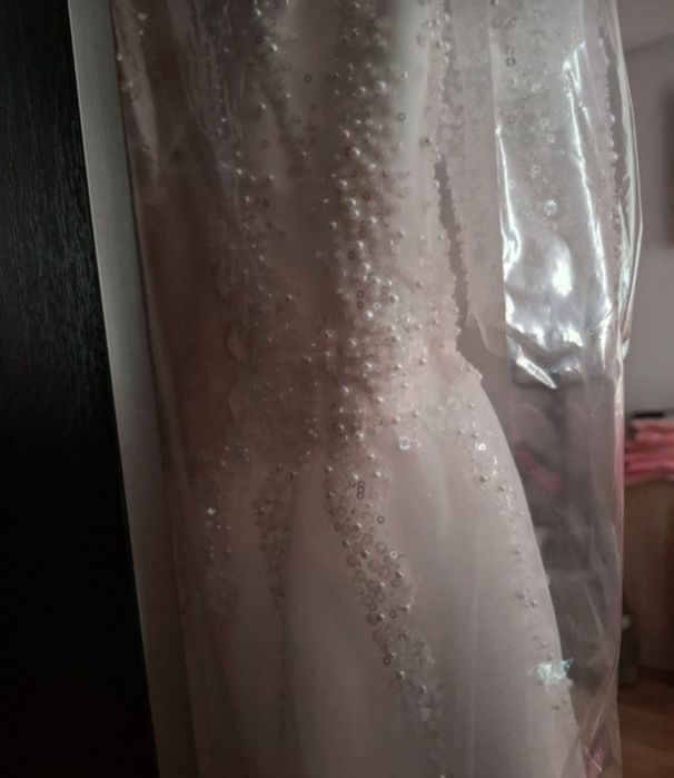 Imi vand rochia de mireasa