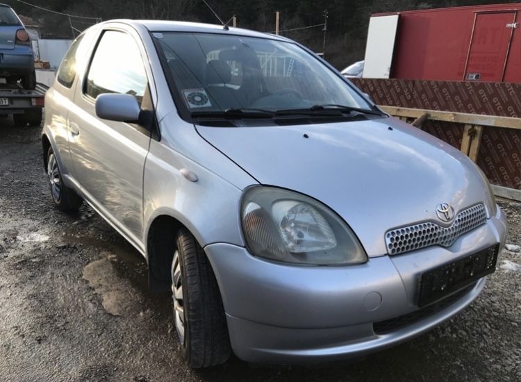 Toyota yaris 1.0 vvt i на части