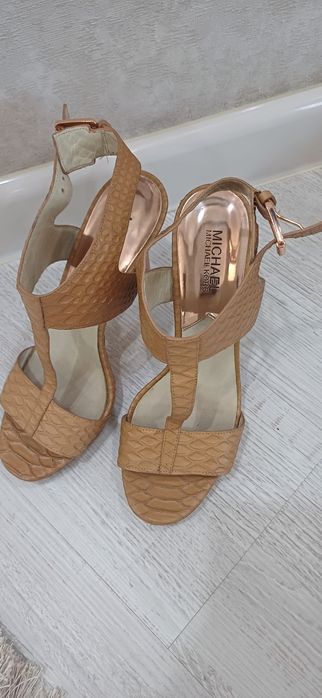 Женские туфли Италия