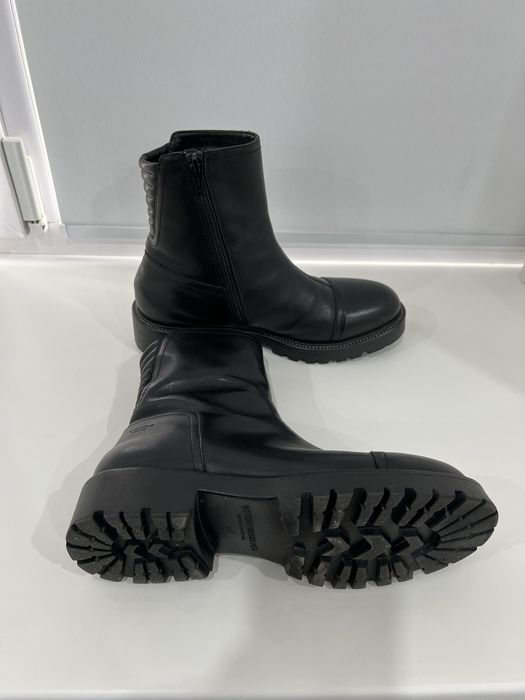 Продам женские сапоги Vagabond