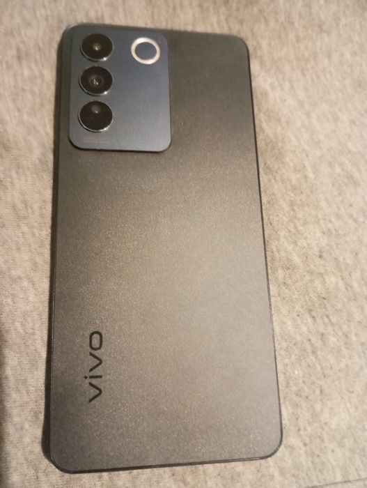 Продам телефон Vivo 27 e