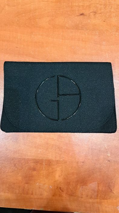 Чантата Giorgio Armani