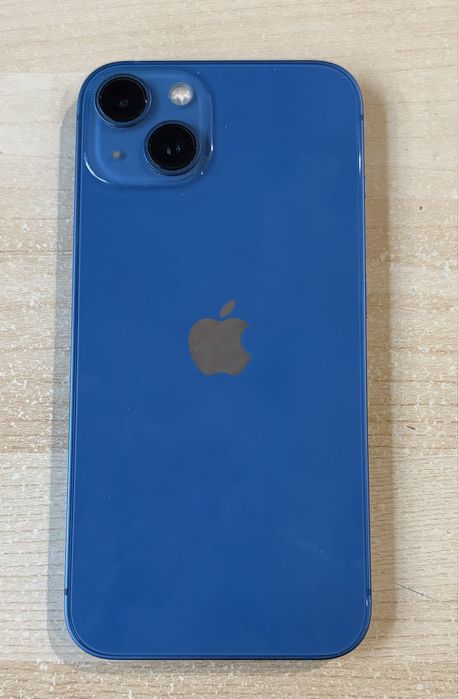 Продавам айфон 13 64 ГБ