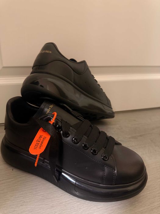 Alexander McQueen, de culoare neagră / nou