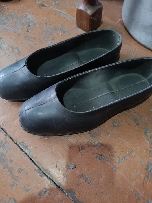 Продам недорого резиновые сапоги