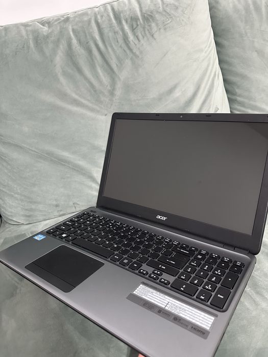Laptop ACER E1-570