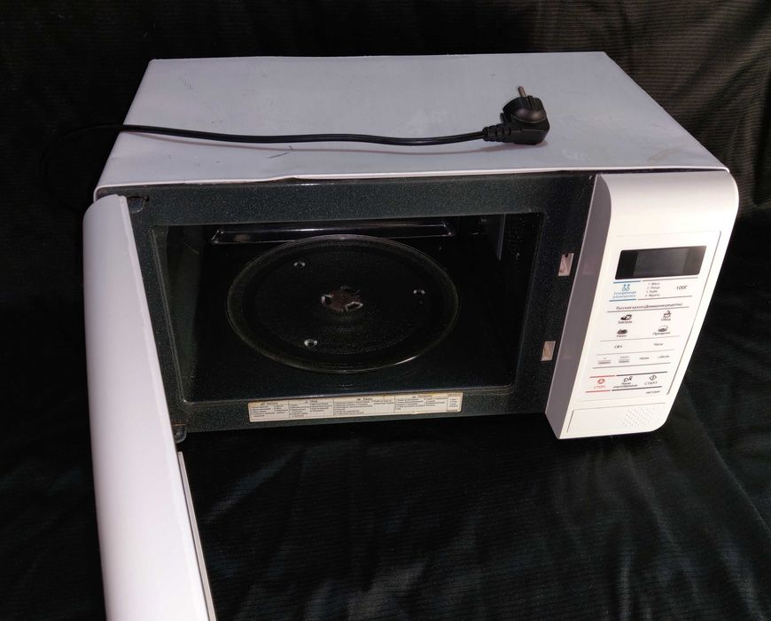 Микроволновка Samsung ME733KR