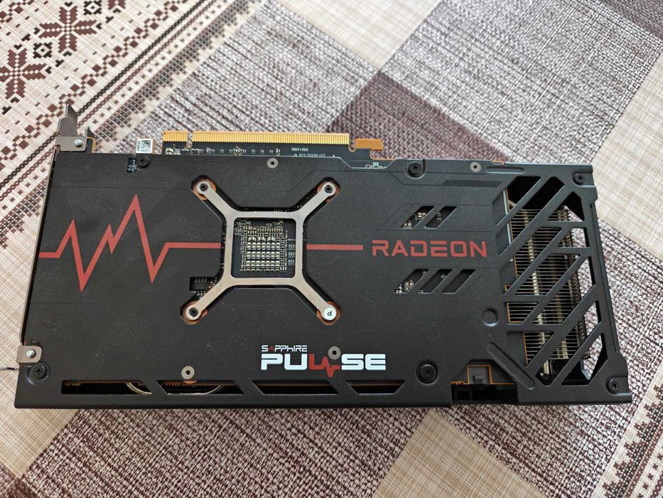 Видеокарта Sapphire Radeon RX 7600 Pulse 8GB