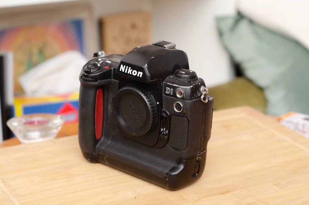 Nikon D1, primul dslr Nikon, netestat