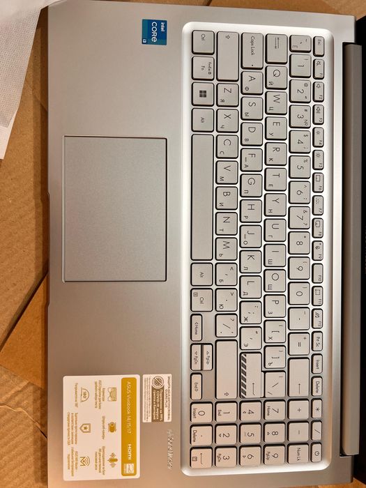 ASUS Vivobook E15004FA