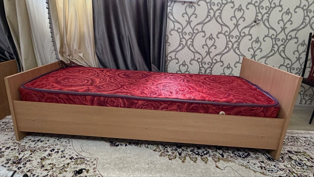 Кроват с матрасом