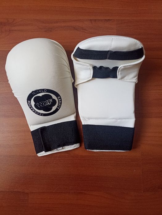 Перчатки для карате WKF