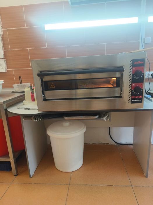 Продам новую пицца печь