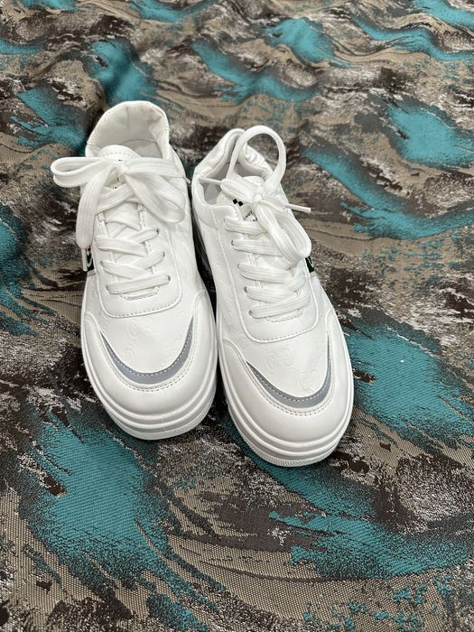 Ботинки белые, новые . Размер 38