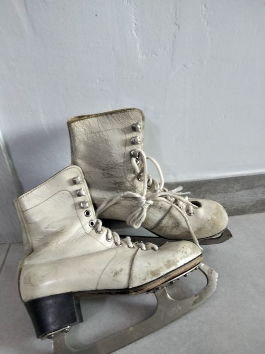 Продаются фигурные коньки