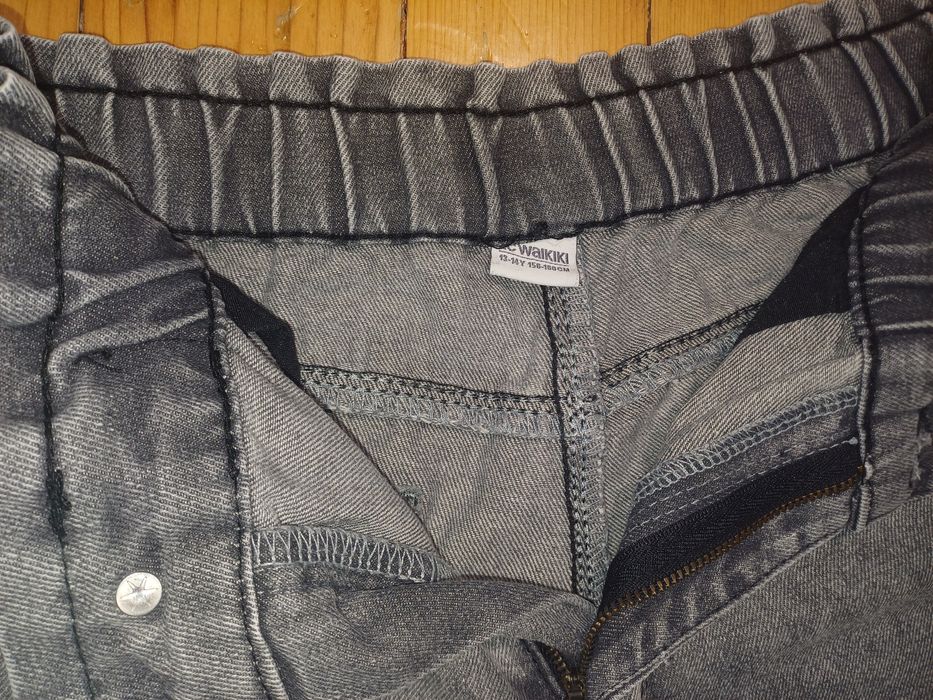 Сиви дънки LC WAIKIKI