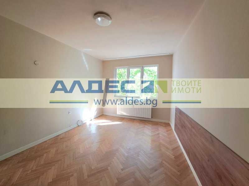 Дава се под наем Тристаен апартамент в София, Център - 100 кв.м за 1000 € - Снимка #7