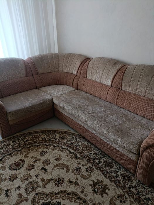 Продам угловой диван и кресло