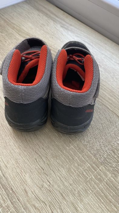 Vand 2 perechi papuci decathlon