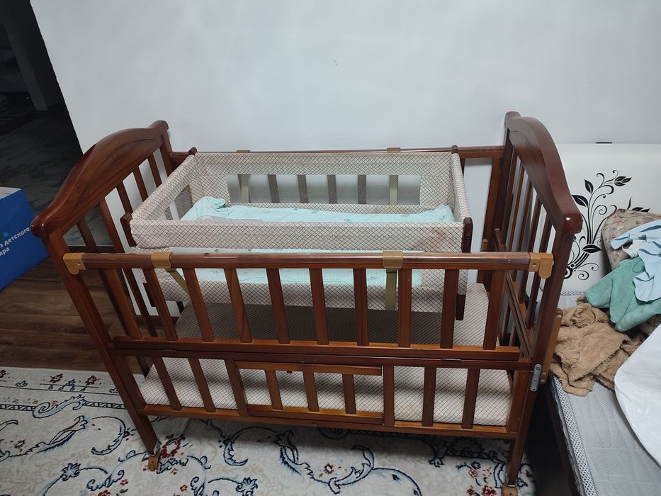 Детская кроватка с люлькой