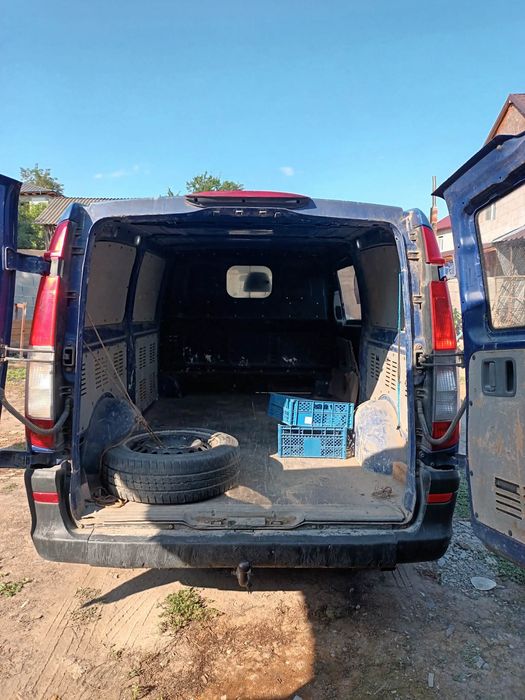 Vand masina mercedes vito 111 cdi pret 3000 negociabil