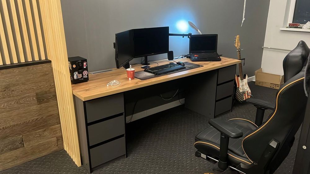 Столы двухтумбовые,  письменные.