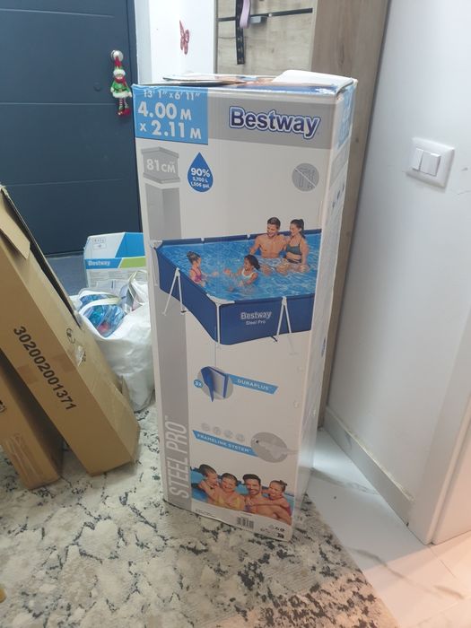 Piscina .4m lungime cu 2m latime 81 cm inaltime