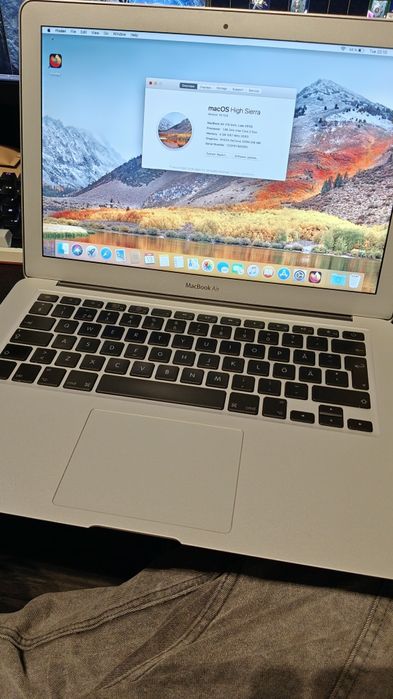 Macbook Air 13" Late 2010 core2duo, 4GB ram, 128 SSD stare excelentă