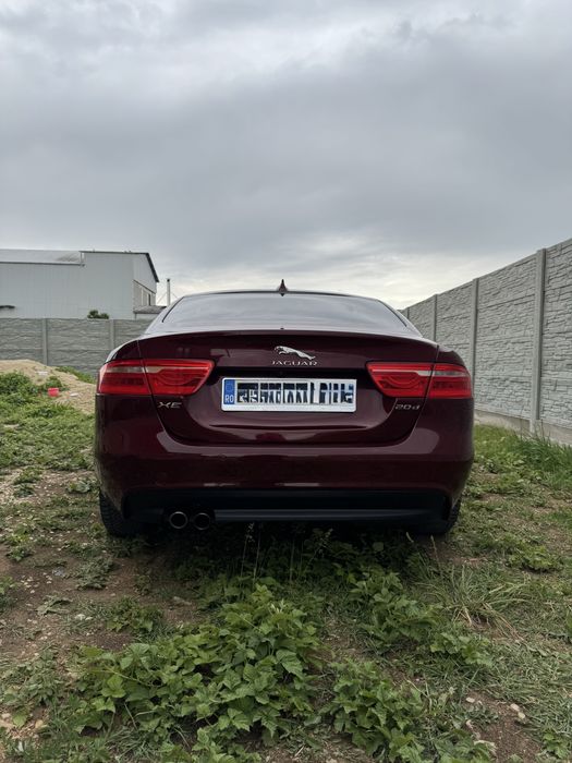Jaguar Xe 2.0 D 180 Prestige