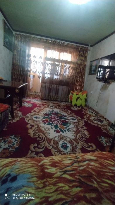 Навоий ш. Центридан 3 хонали кв. (Инд. Дом)  Сотилади. Ёки тошкентд. к