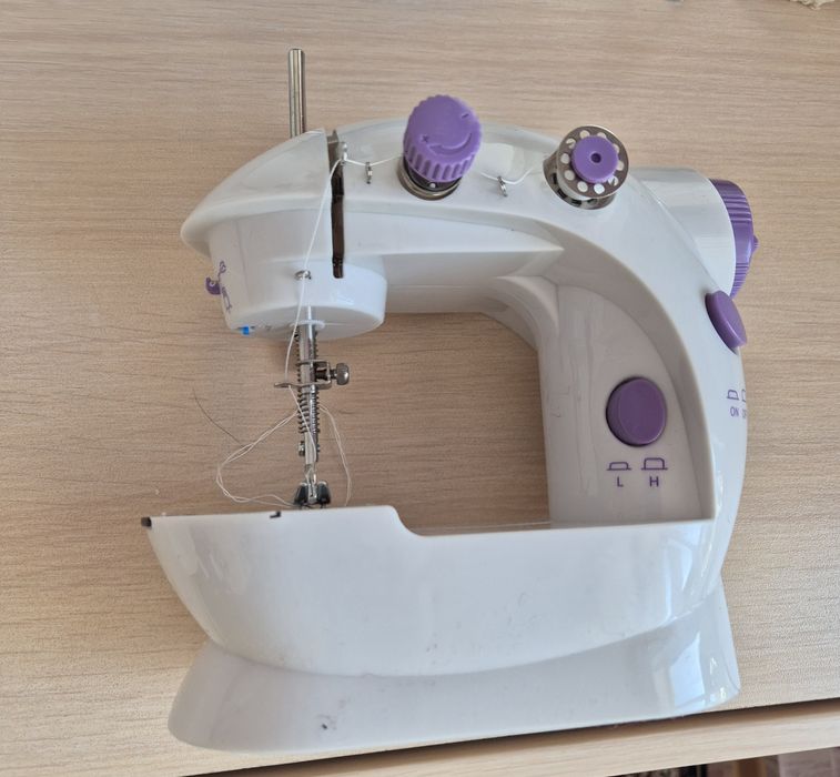 Мини- швейная машинка