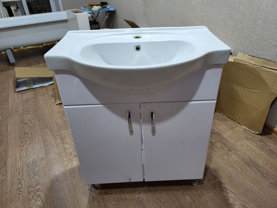 Продам раковину с тумбой