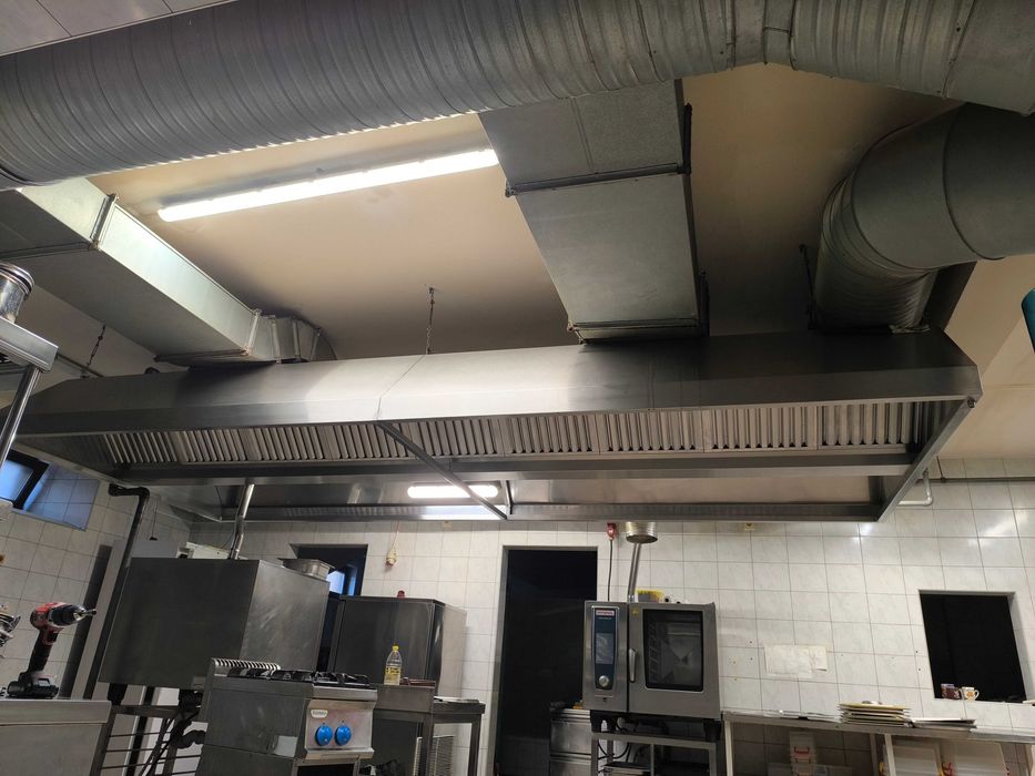 Sistem profesional de ventilatie pentru bucatarie.