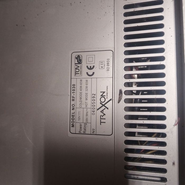 Мини хладилник на 12 и 220 волта