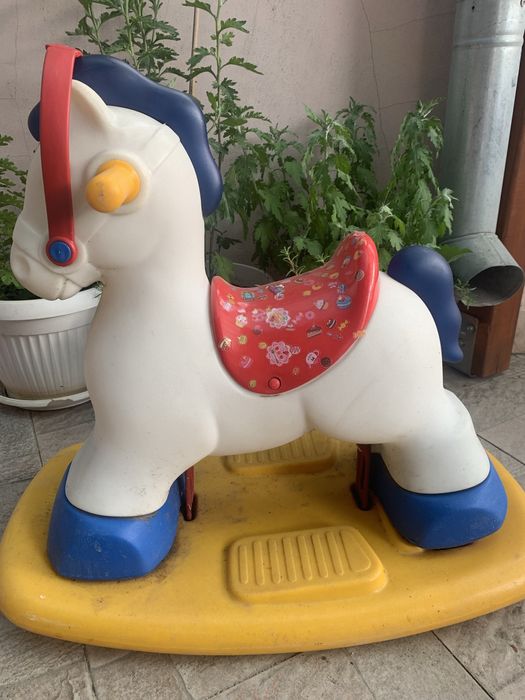 Пластмасово люлеещо конче