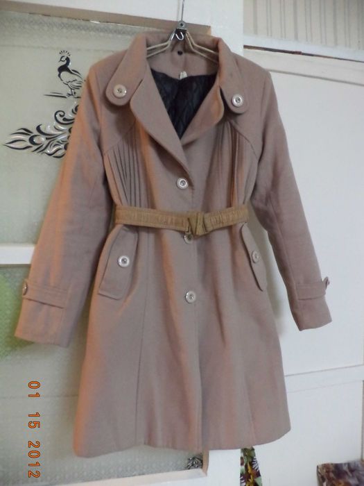 Продам демисезонное  пальто!