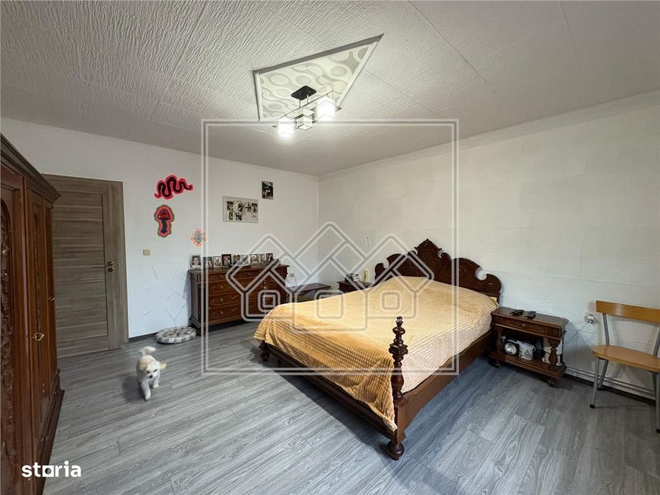 Casa cu 4 camere, balcon si curte - zona Lazaret