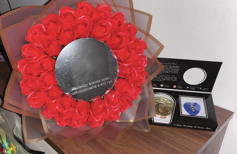 Луксозен букет с огледалце – готов за подарък