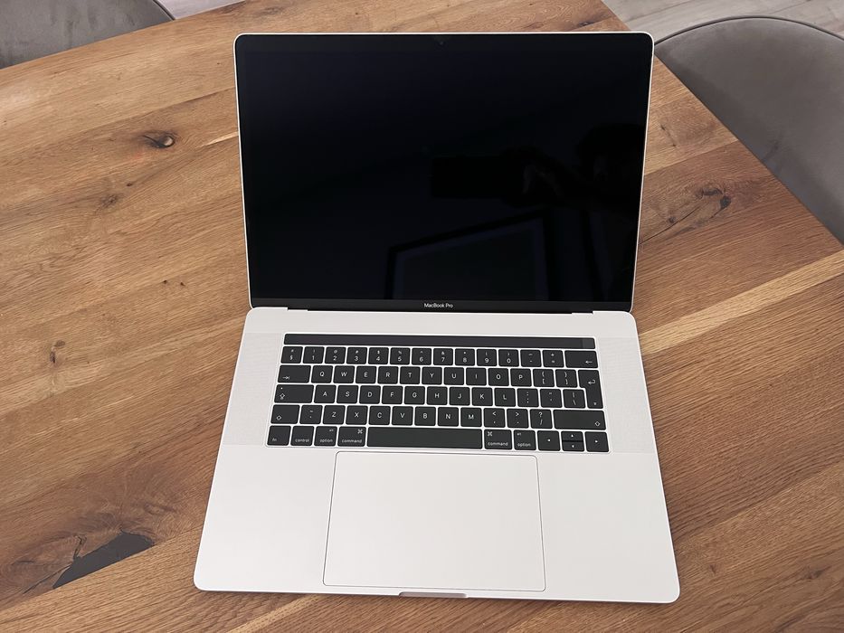 Macbook Pro 15” 2016-2017 Monterey, 16Gb Ram, SDD 500