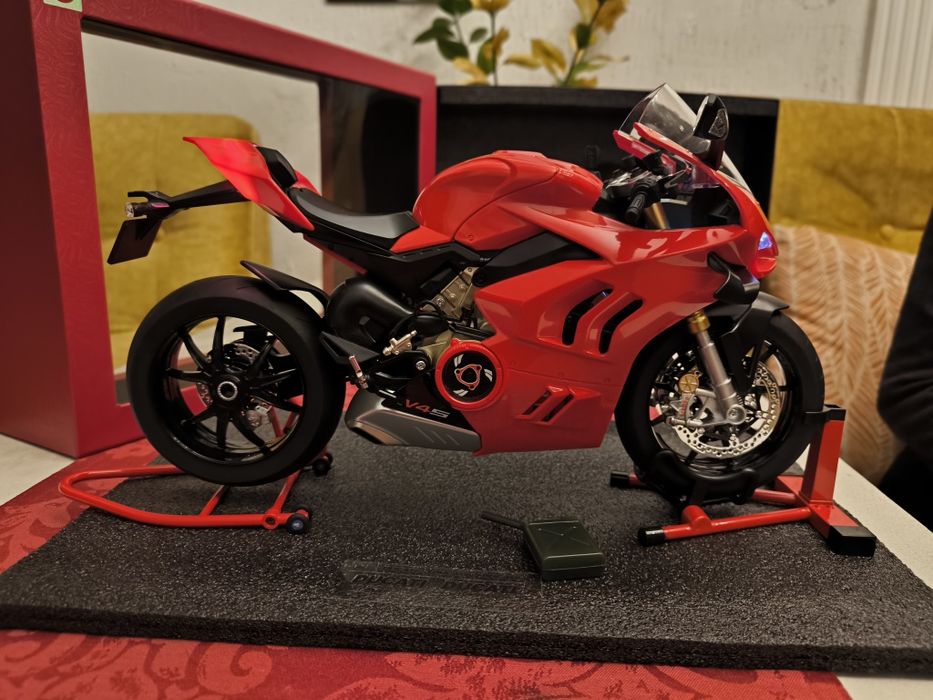 Модель мотоцикла 1:16 (Ducati P)