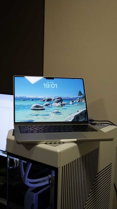 MacBook Pro 14 M3 Pro / 18GB RAM / 512GB / Silver / Само 164 цикъла!