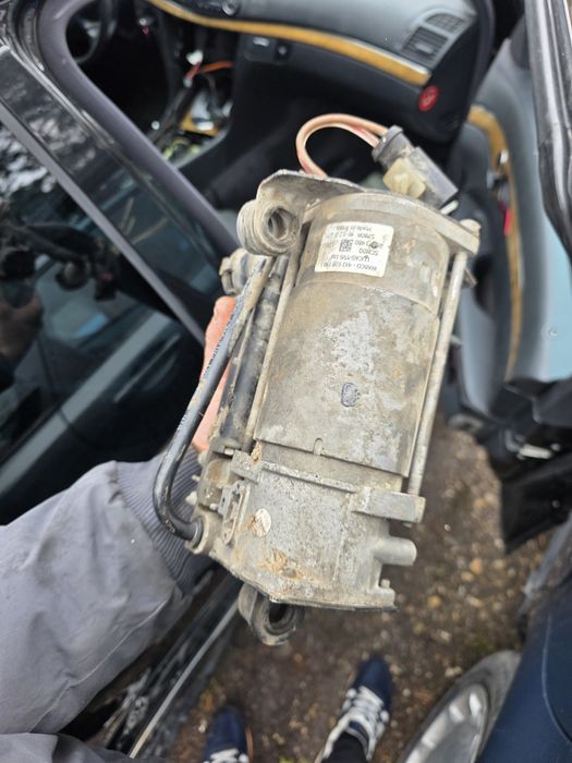 Компресор за въздушно окачване за възглавници на Mercedes W211