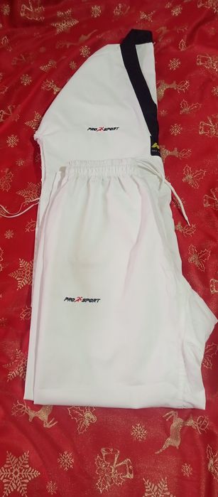 Продаётся кимоно.