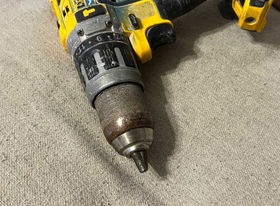 Masina gaurit DeWalt DCD796 18V XR, corp, functionala, uzura vizibila